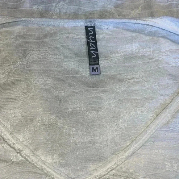 Nyah Woman’s Top A6 - Picture 3 of 3